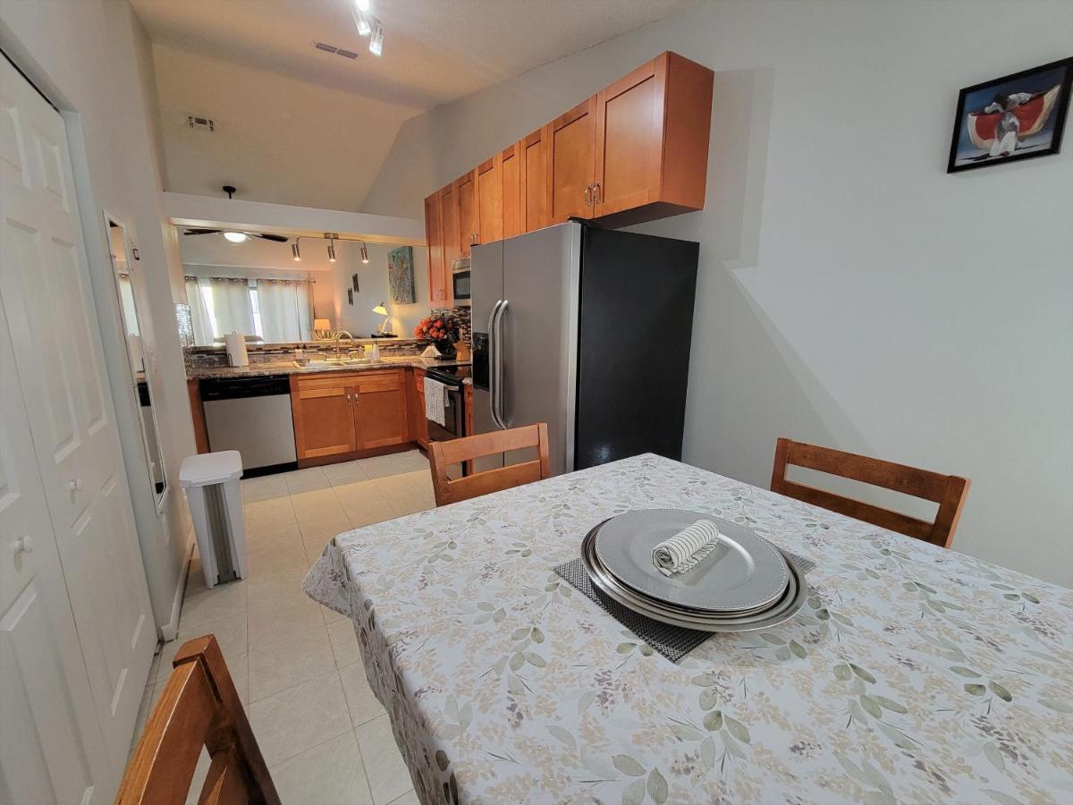 Beautiful Townhouse Easy Access To Everything. Clearwater Exteriör bild